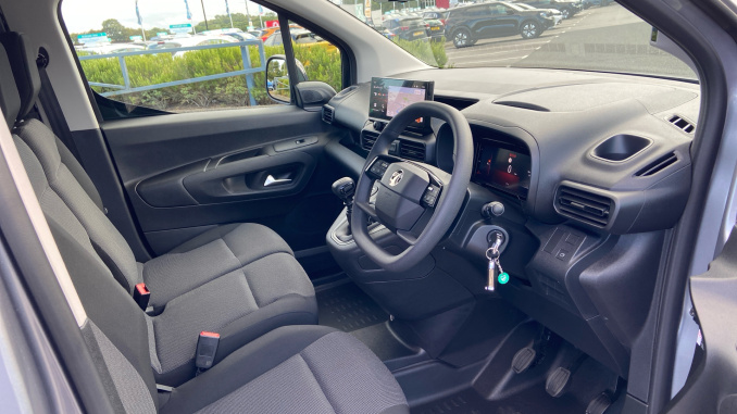 Vauxhall Combo Cargo Combo Diesel 1.5 Turbo D 100ps Pro H1 Van - Image 8